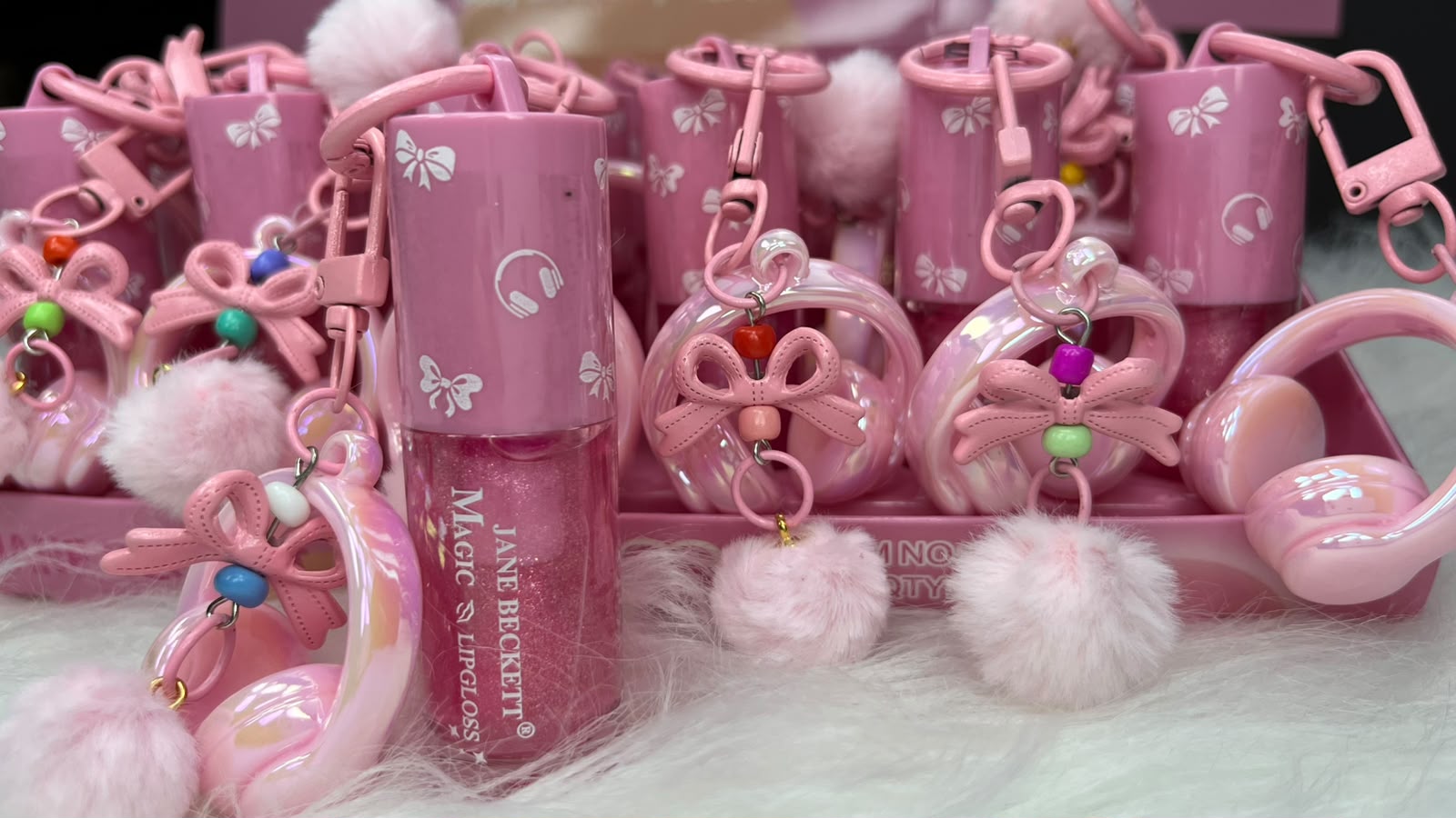 Lip Gloss de Chaveiro com Pompom – Delicado
